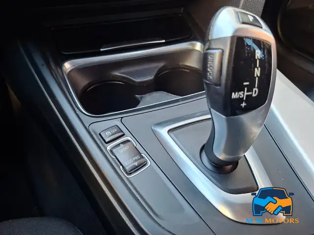 BMW 3 Series view 20