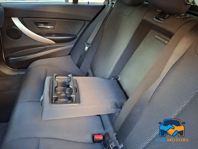 BMW 3 Series view 30