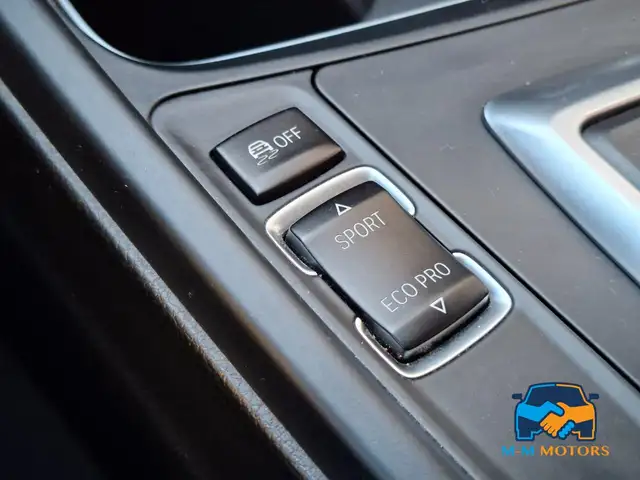 BMW 3 Series view 24