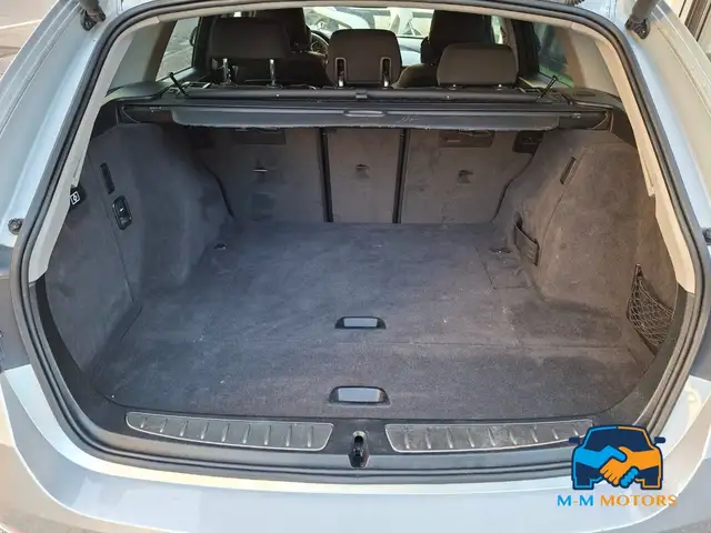 BMW 3 Series view 17