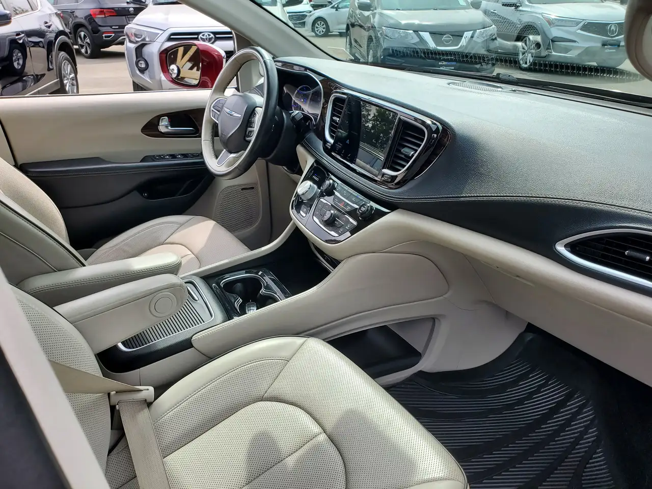 Chrysler Pacifica снимка Chrysler Pacifica