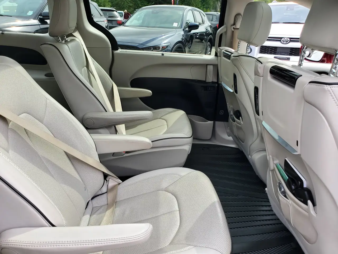 Chrysler Pacifica снимка Chrysler Pacifica