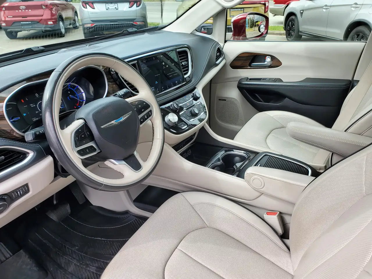 Chrysler Pacifica снимка Chrysler Pacifica