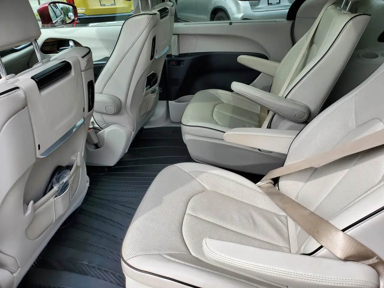 Chrysler Pacifica снимка Chrysler Pacifica