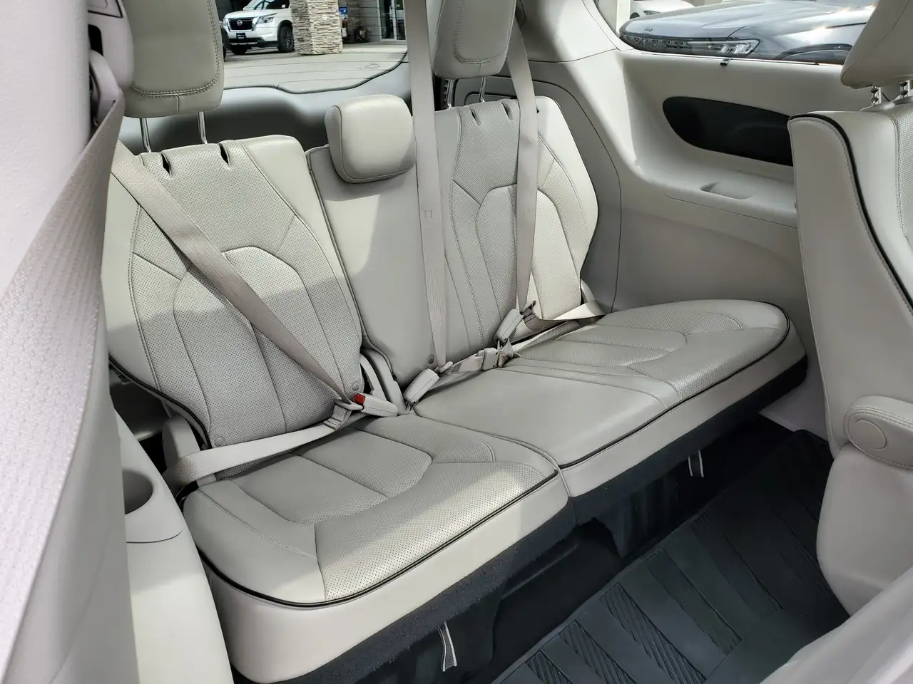 Chrysler Pacifica снимка Chrysler Pacifica