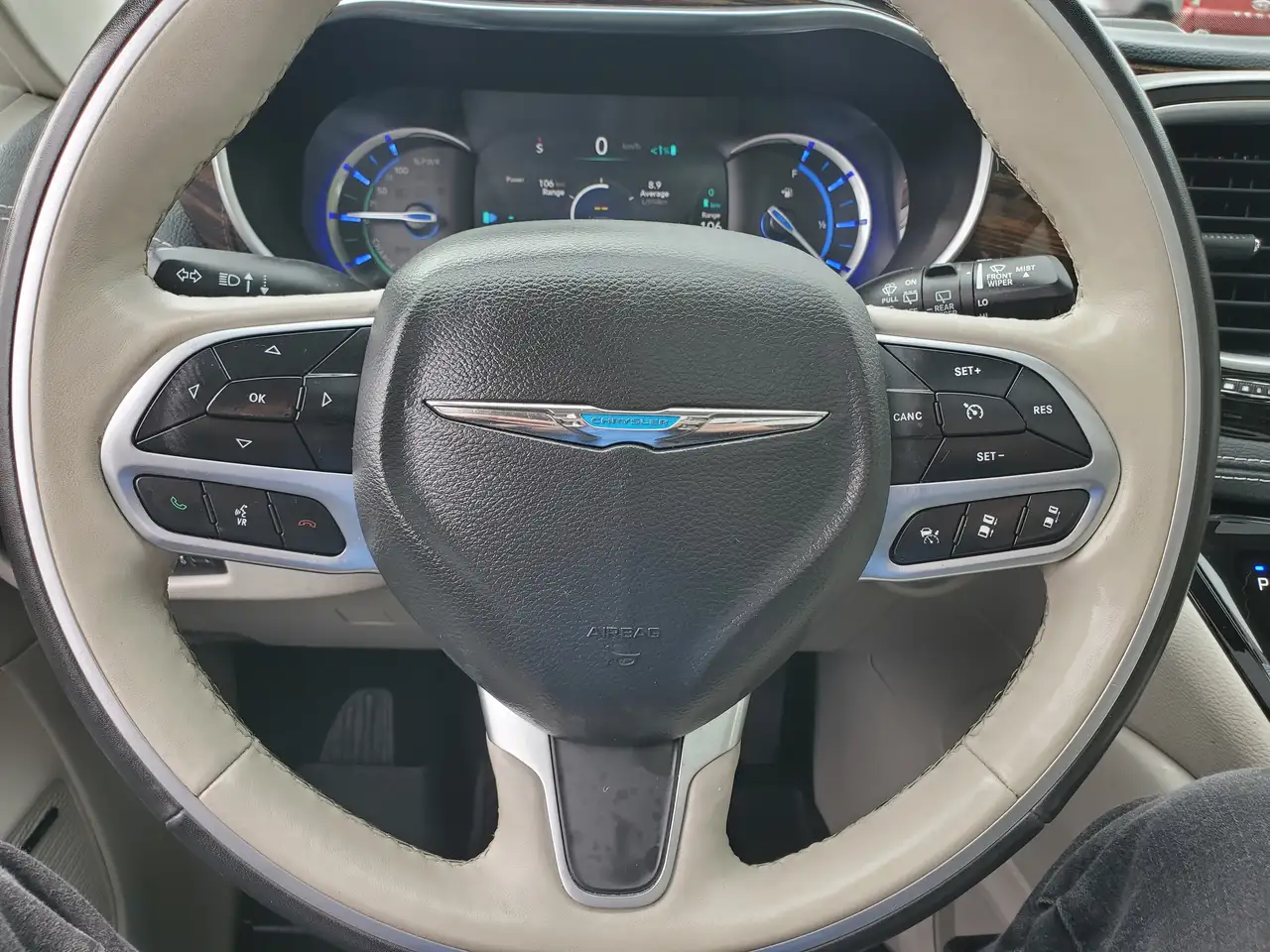 Chrysler Pacifica снимка Chrysler Pacifica