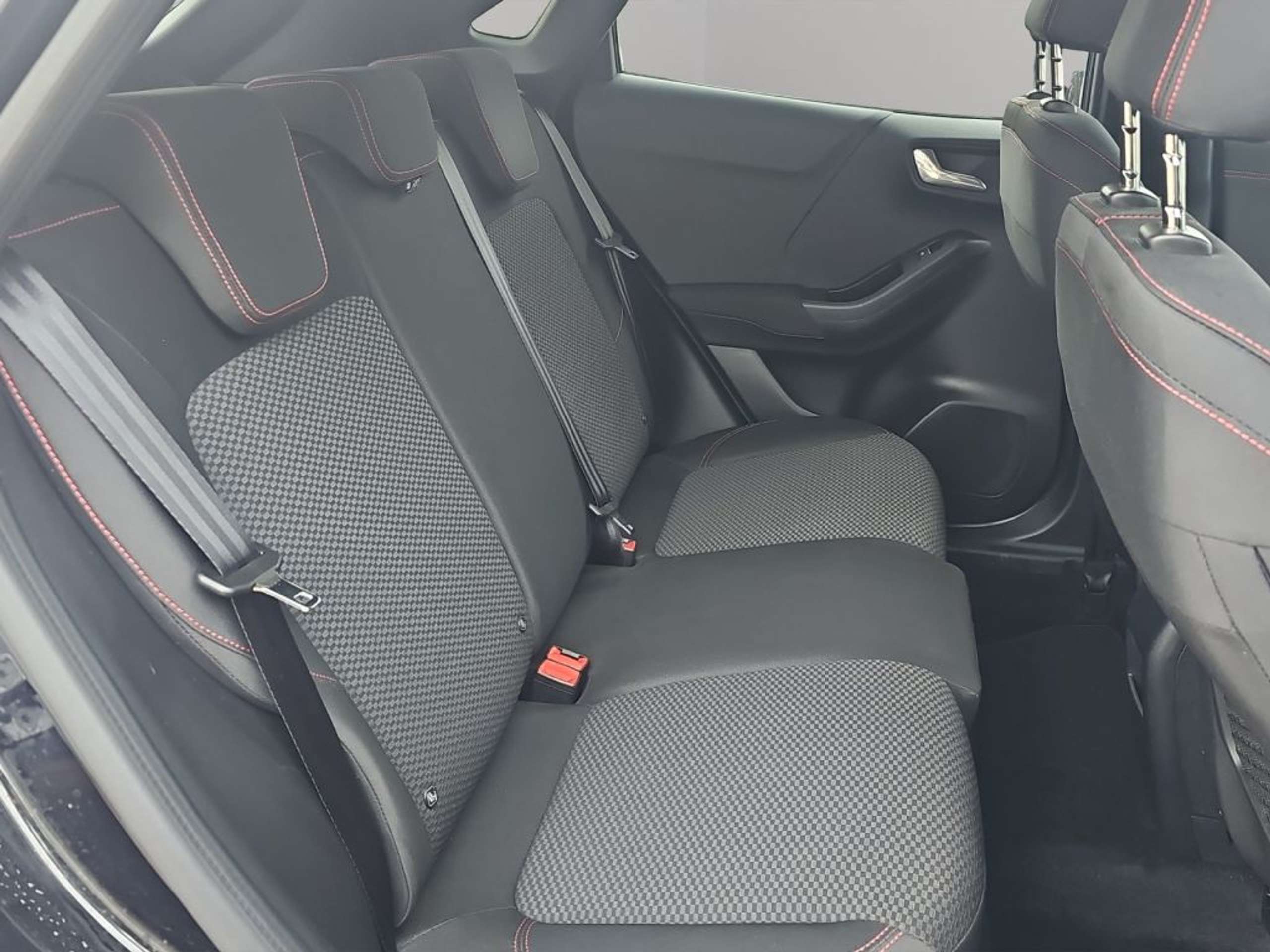 Fahrzeugabbildung Ford Puma ST-LINE 1.0 Ltr. 125 PS *LED*CARPLAY* - mit KI generiert/bearbeitet