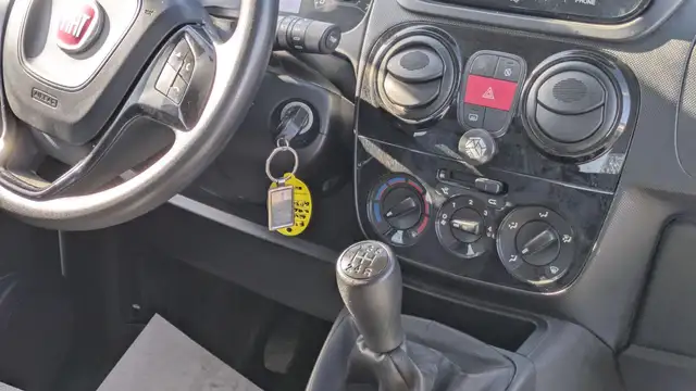 Fiat Qubo view 10