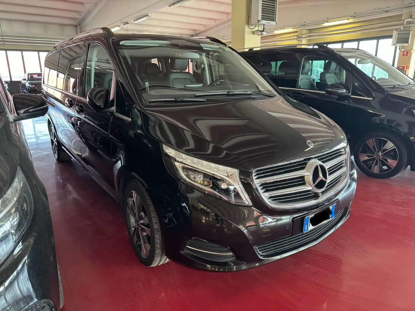 Mercedes-Benz V V250 d IVA compresa Premium 4matic 8Post extralong Schwarz - 2