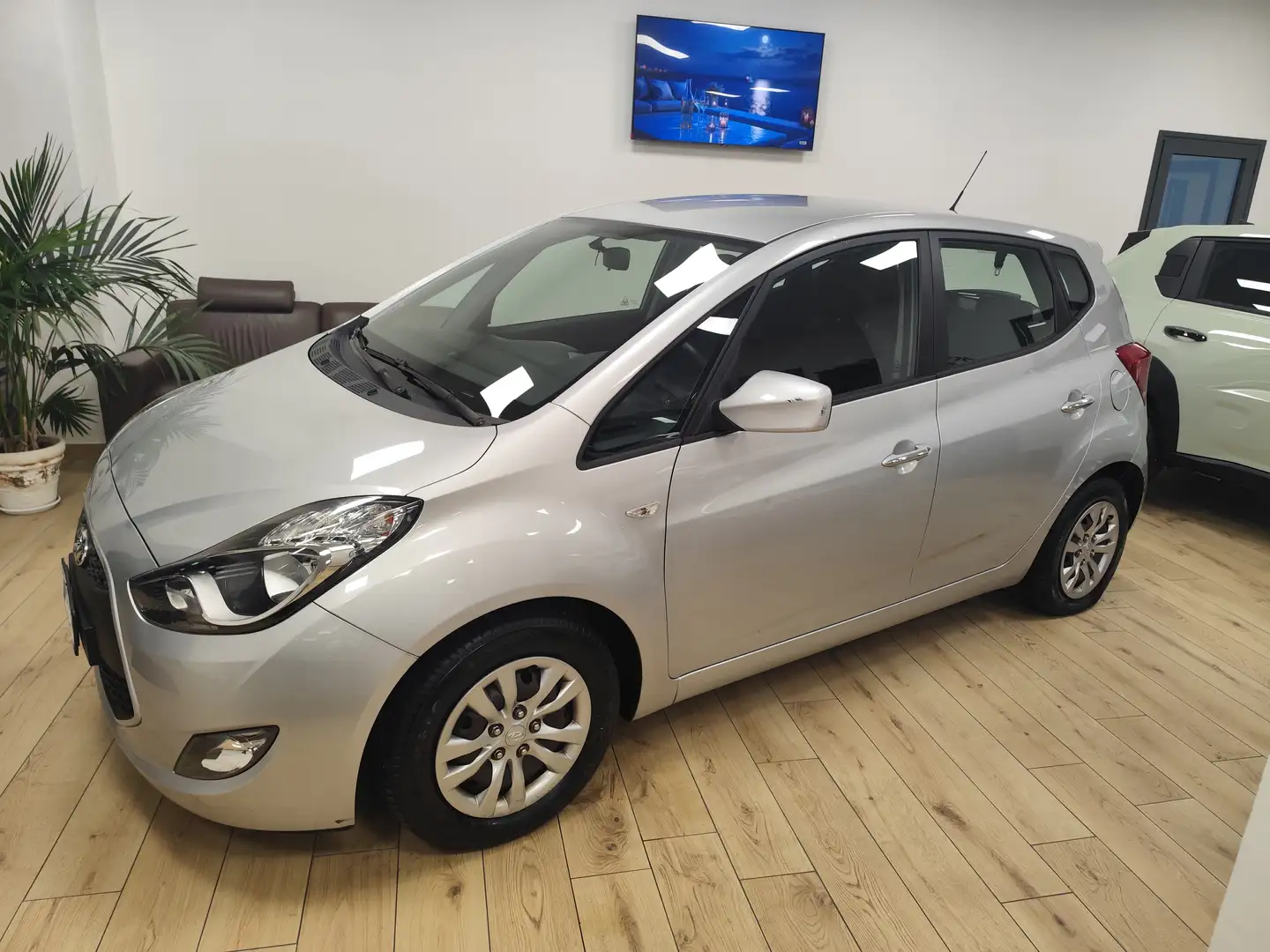 Hyundai iX20 ix20 1.4 Comfort FL E6 Gris - 1