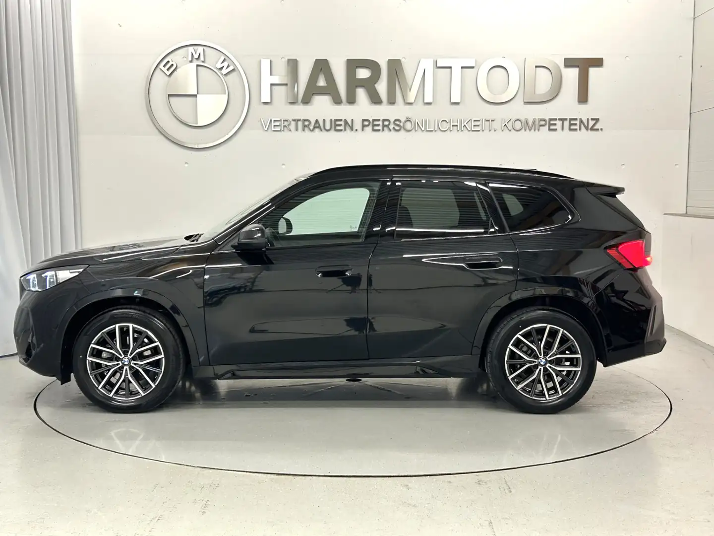 BMW X1 sDrive18i *M-Sportpaket* Schwarz - 2