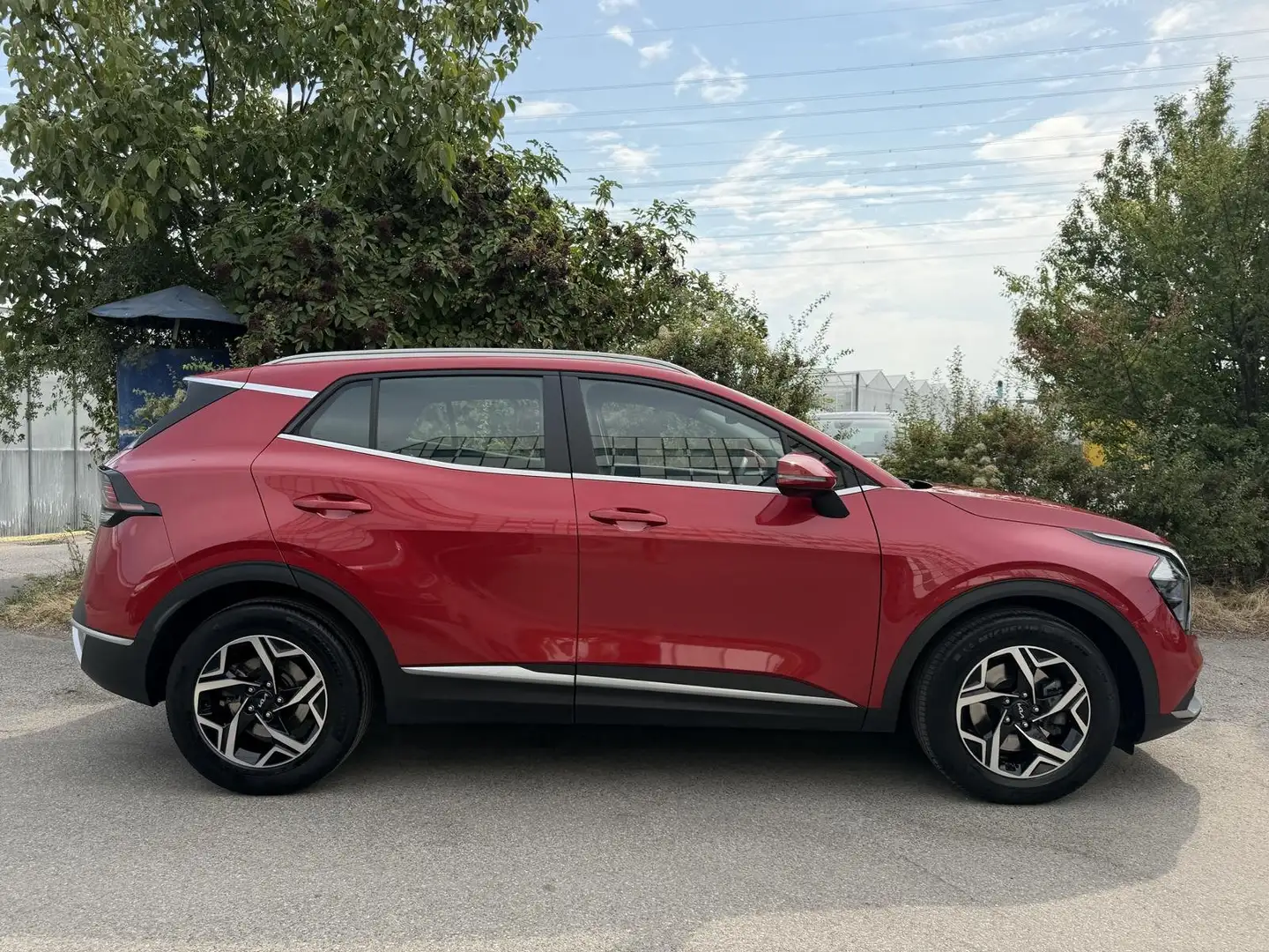 Kia Sportage 1,6 BENZIN 4 Zylinder Silber  -Line KIA Garantie Rot - 2