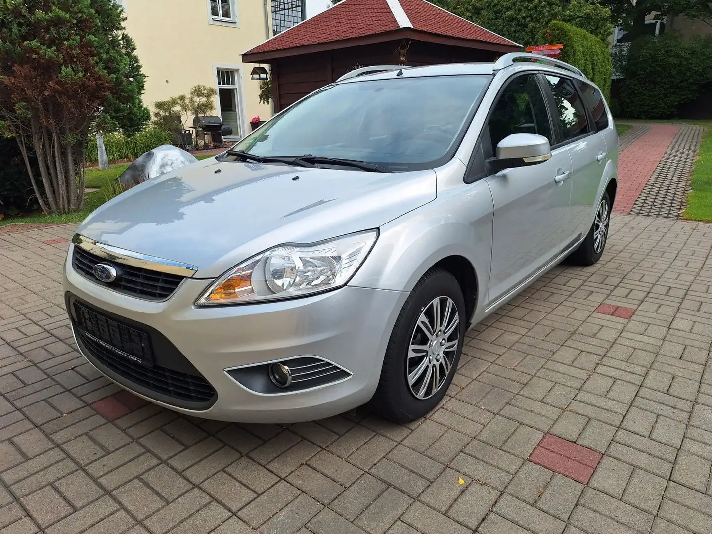 Ford Focus 1,6  Kombi  TÜV neu Klima Zilver - 2