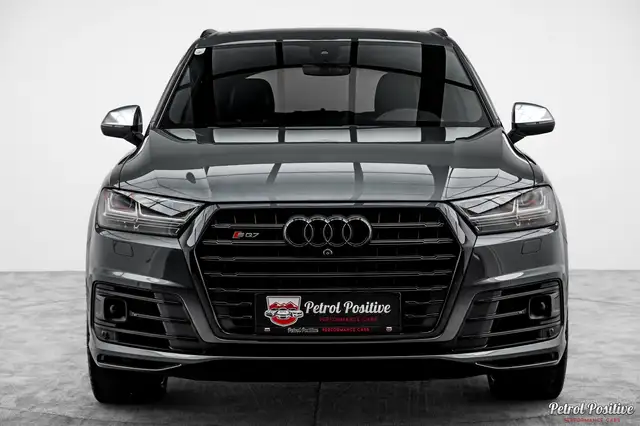 Audi SQ7 view 9