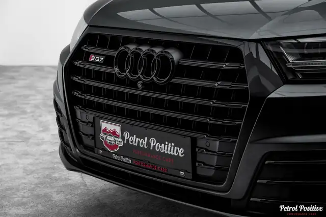 Audi SQ7 view 4