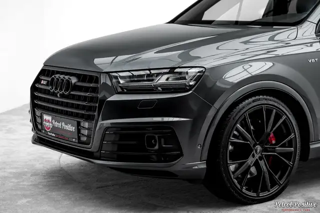 Audi SQ7 view 3