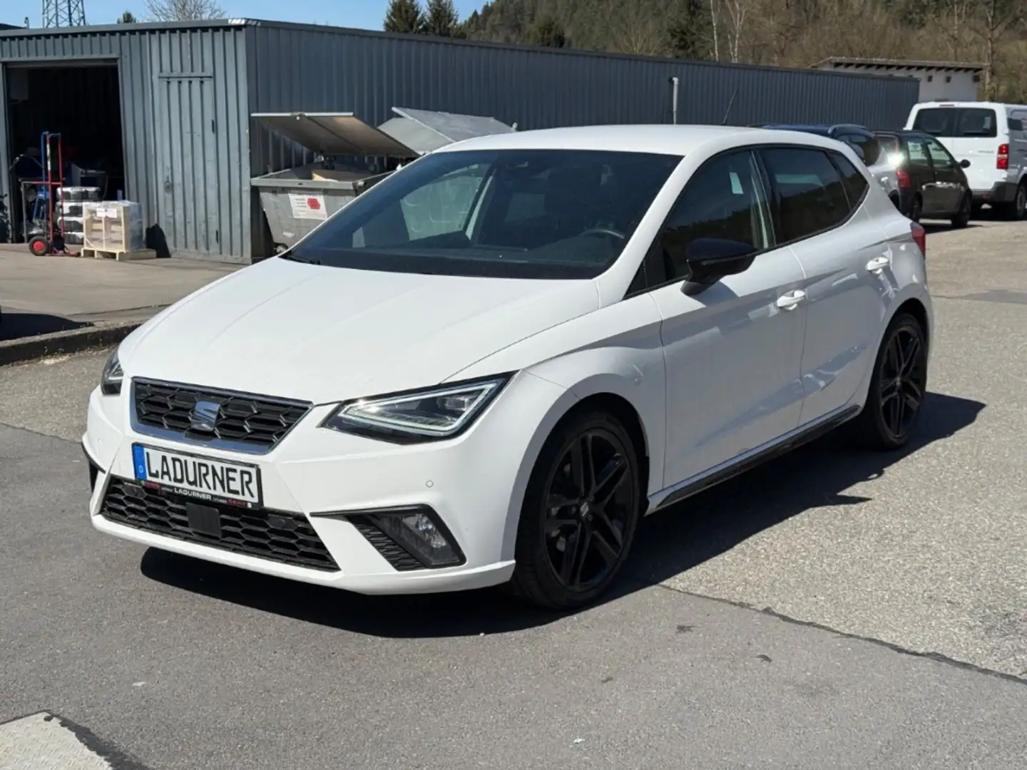 SEAT Ibiza FR Pro Black Edition 1.0TSI DSG *NAVI+RFK* Wit - 2