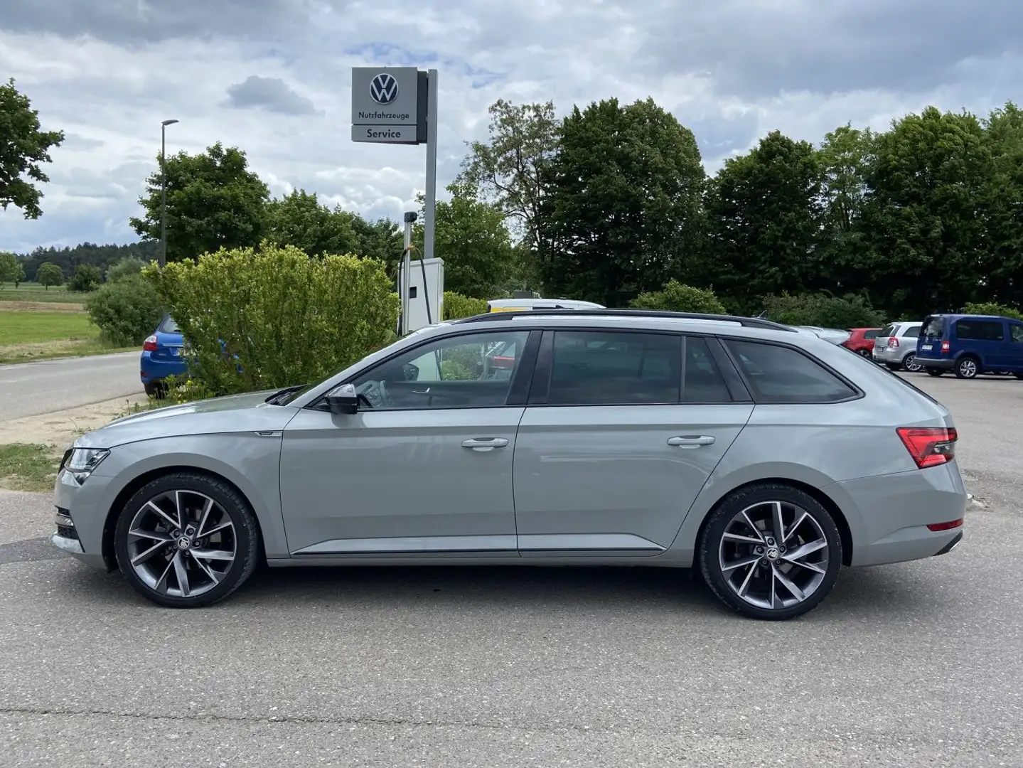 Skoda Superb Combi iV SPORTLINE 1.4 TSI DSG 19"+NAVI-C Šedá - 2