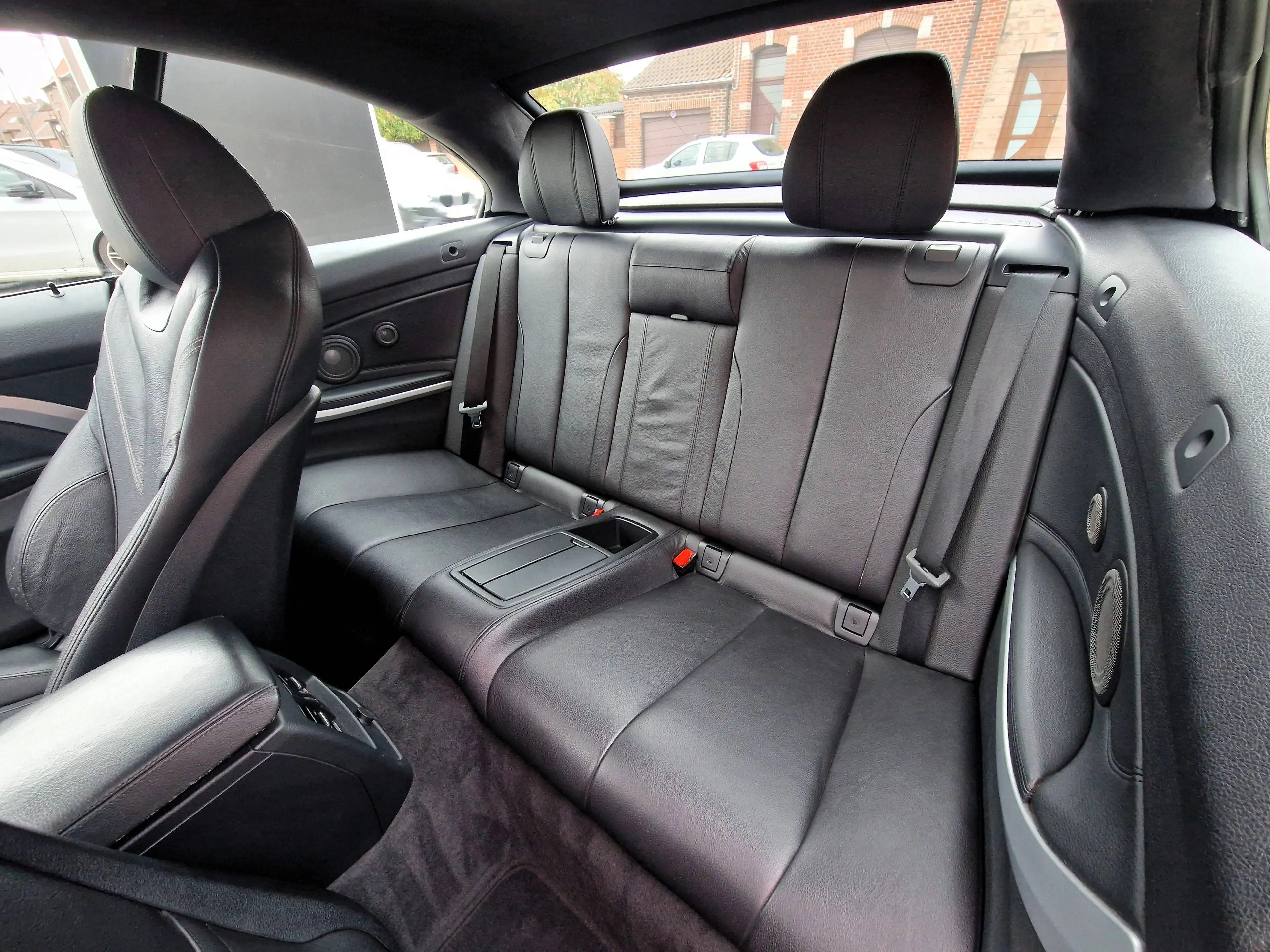 BMW 428 iA Cabrio - LUXURY - BOITE AUTO - FULL BLACK - NAVIGATION - KEYLESS - CAMERA - HARMAN KARDON - FULL OPTION — photo 10