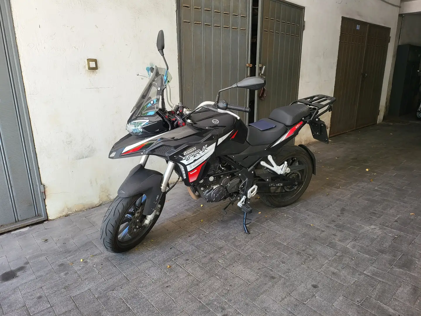 Benelli TRK 251 Zwart - 2