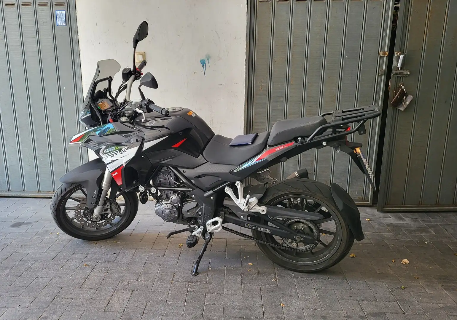 Benelli TRK 251 Zwart - 1