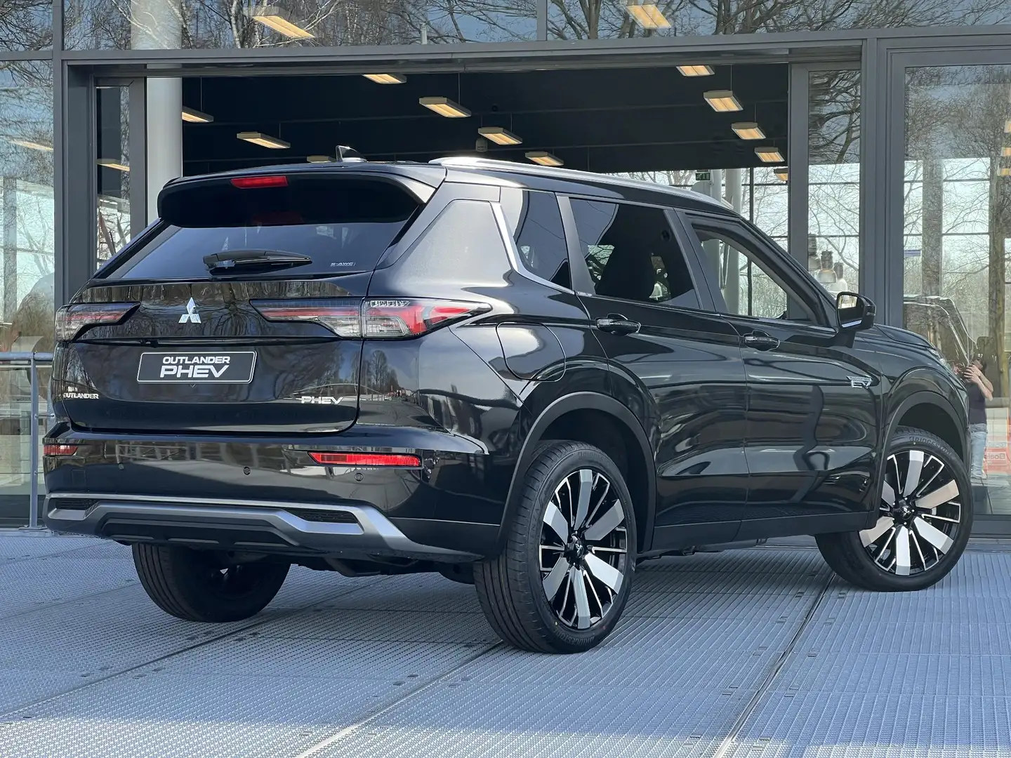 Mitsubishi Outlander 2.4 PHEV First Edition | NIEUW MODEL EN DIRECT UIT Black - 2