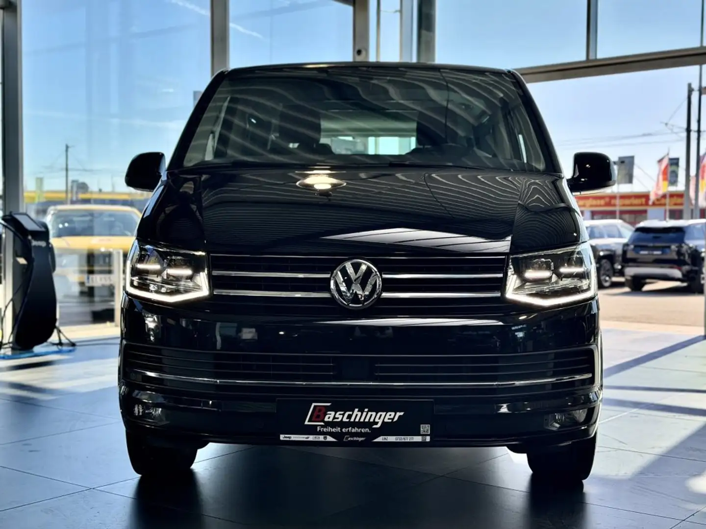 Volkswagen T6 Multivan Comfortline 2,0 TDI Schwarz - 2