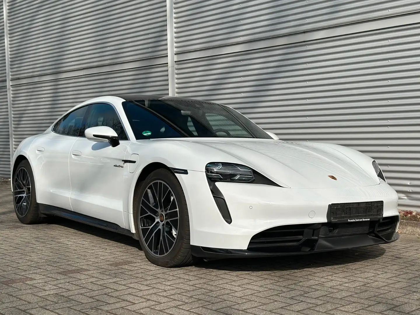 Porsche Taycan Turbo Weiß - 1
