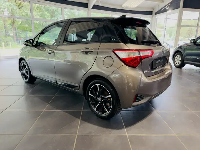 Toyota Yaris view 4