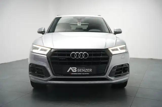 Audi Q5 view 3
