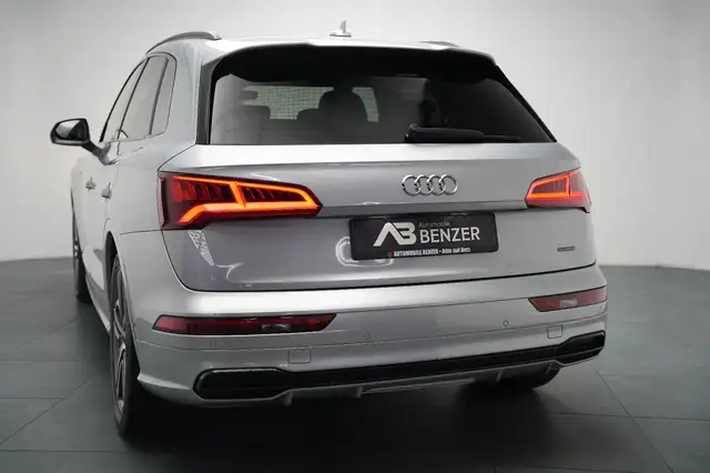 Audi Q5 view 8