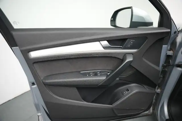 Audi Q5 view 10