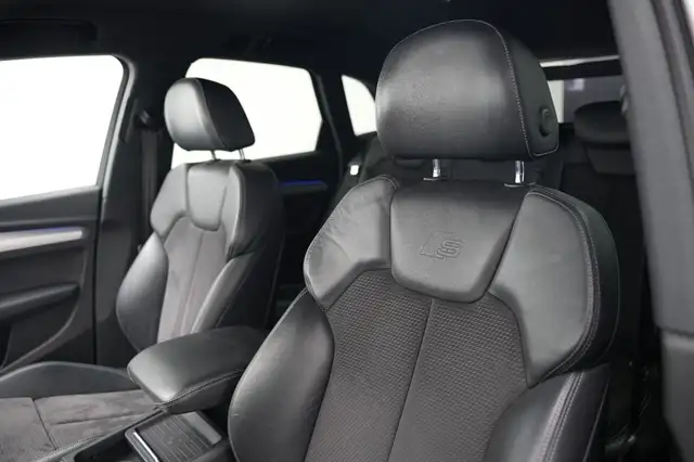 Audi Q5 view 11