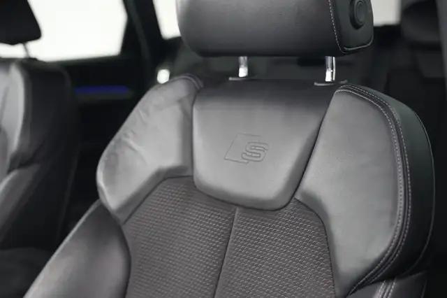 Audi Q5 view 12