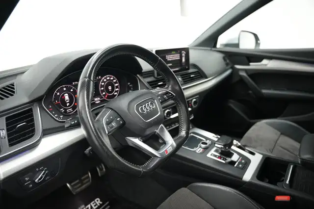 Audi Q5 view 13