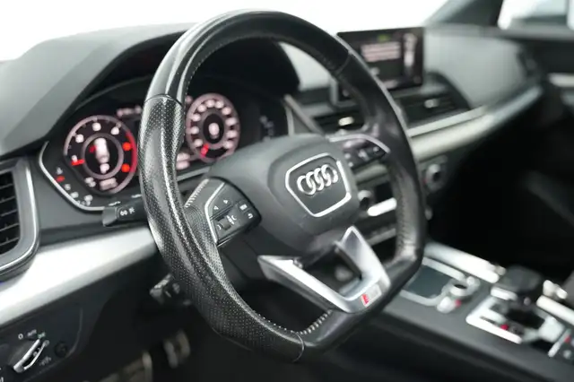 Audi Q5 view 14
