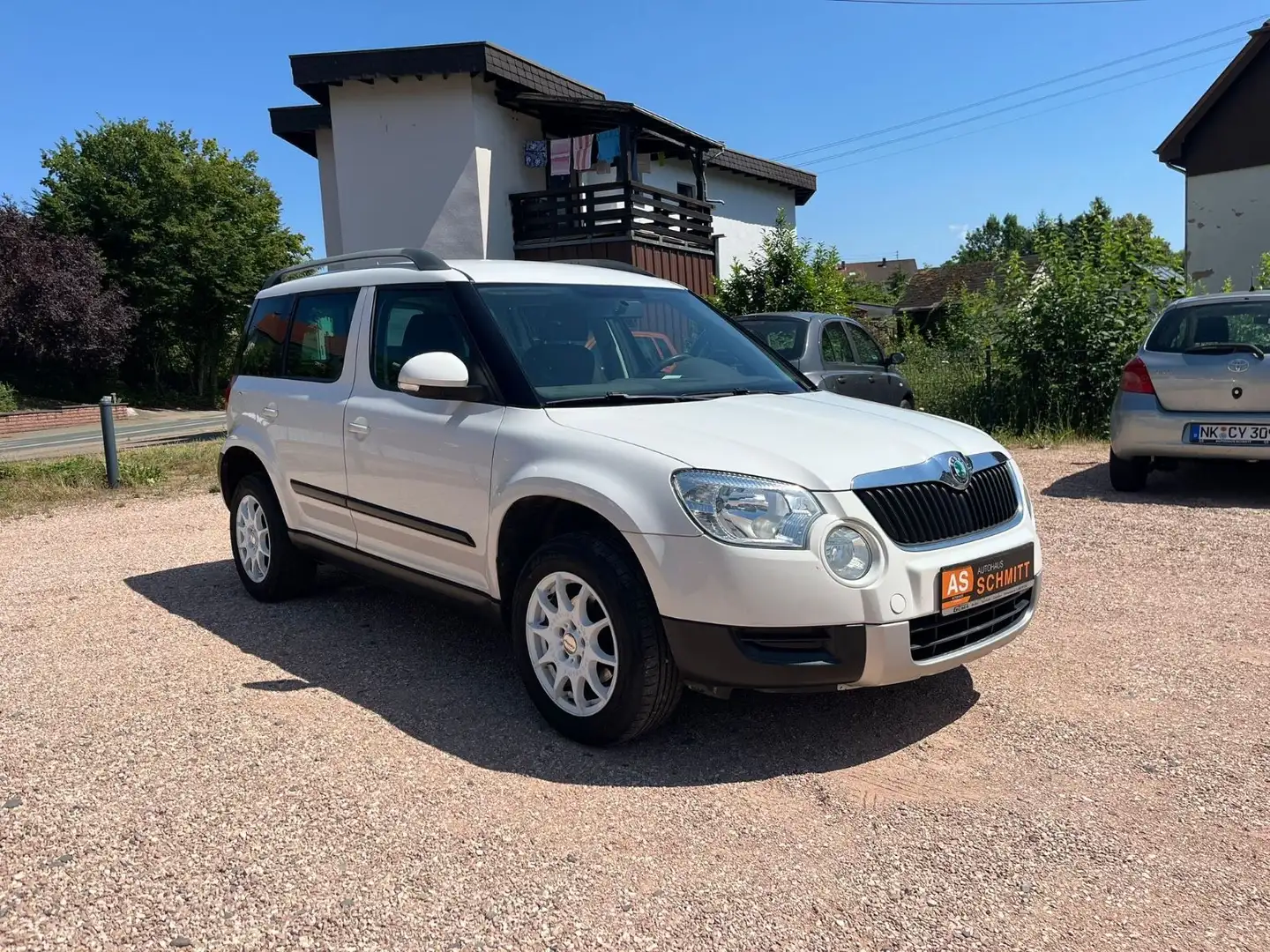 Skoda Yeti Active Plus Edition TÜV Nov. 2025 Weiß - 2