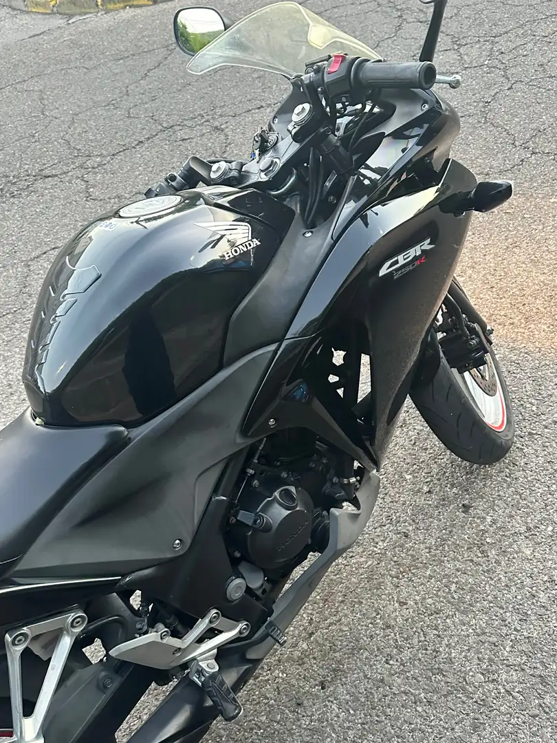 Honda CBR 250 Zwart - 2