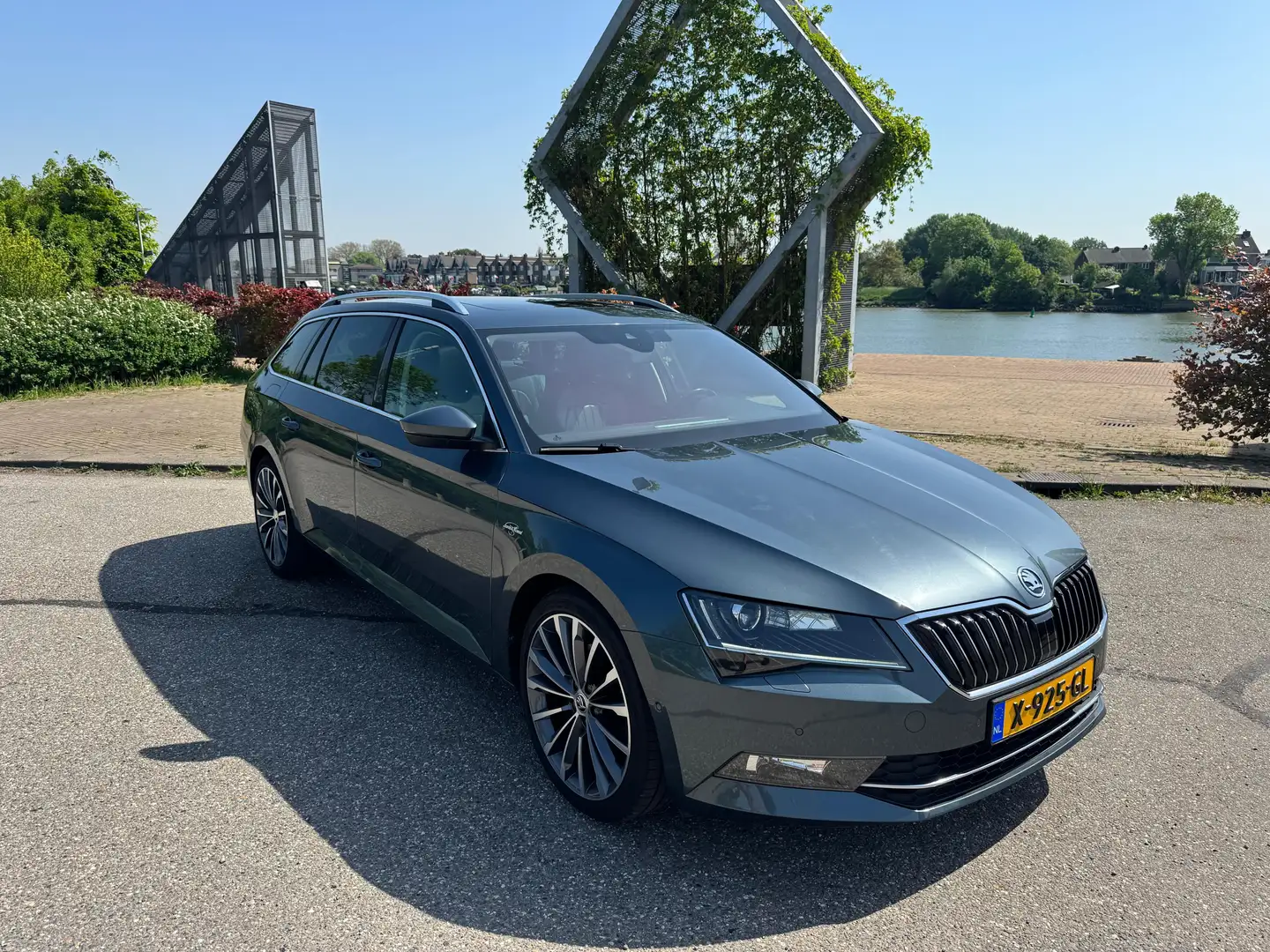 Skoda Superb Station    Laurin en Klement Grijs - 1