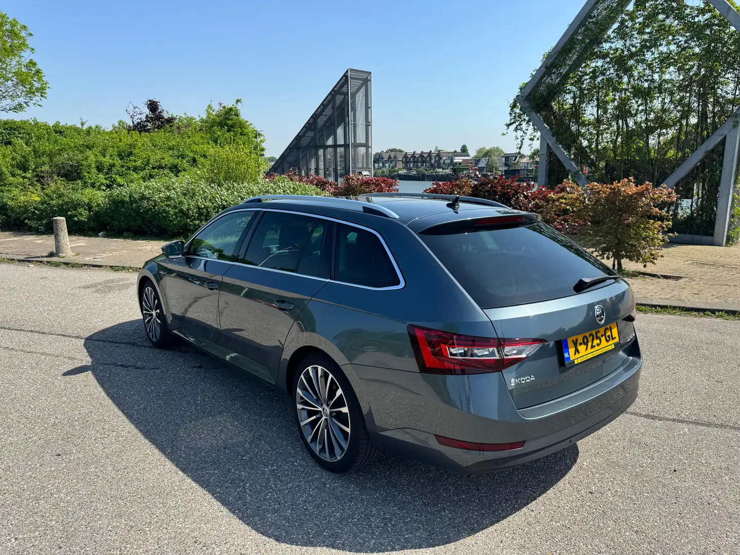 Skoda Superb Station    Laurin en Klement Grijs - 2