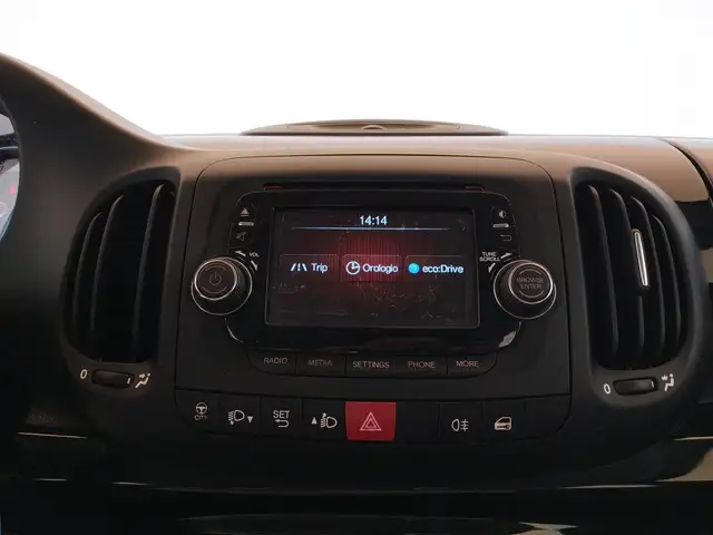 Fiat 500L view 12
