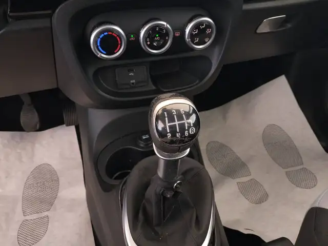 Fiat 500L view 11