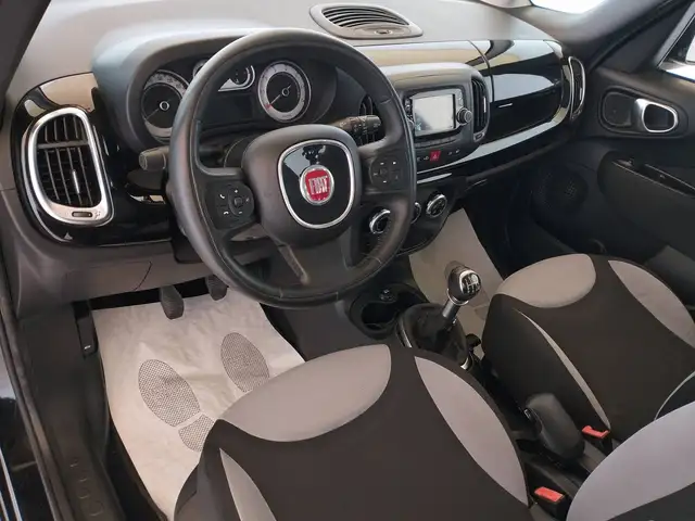 Fiat 500L view 4