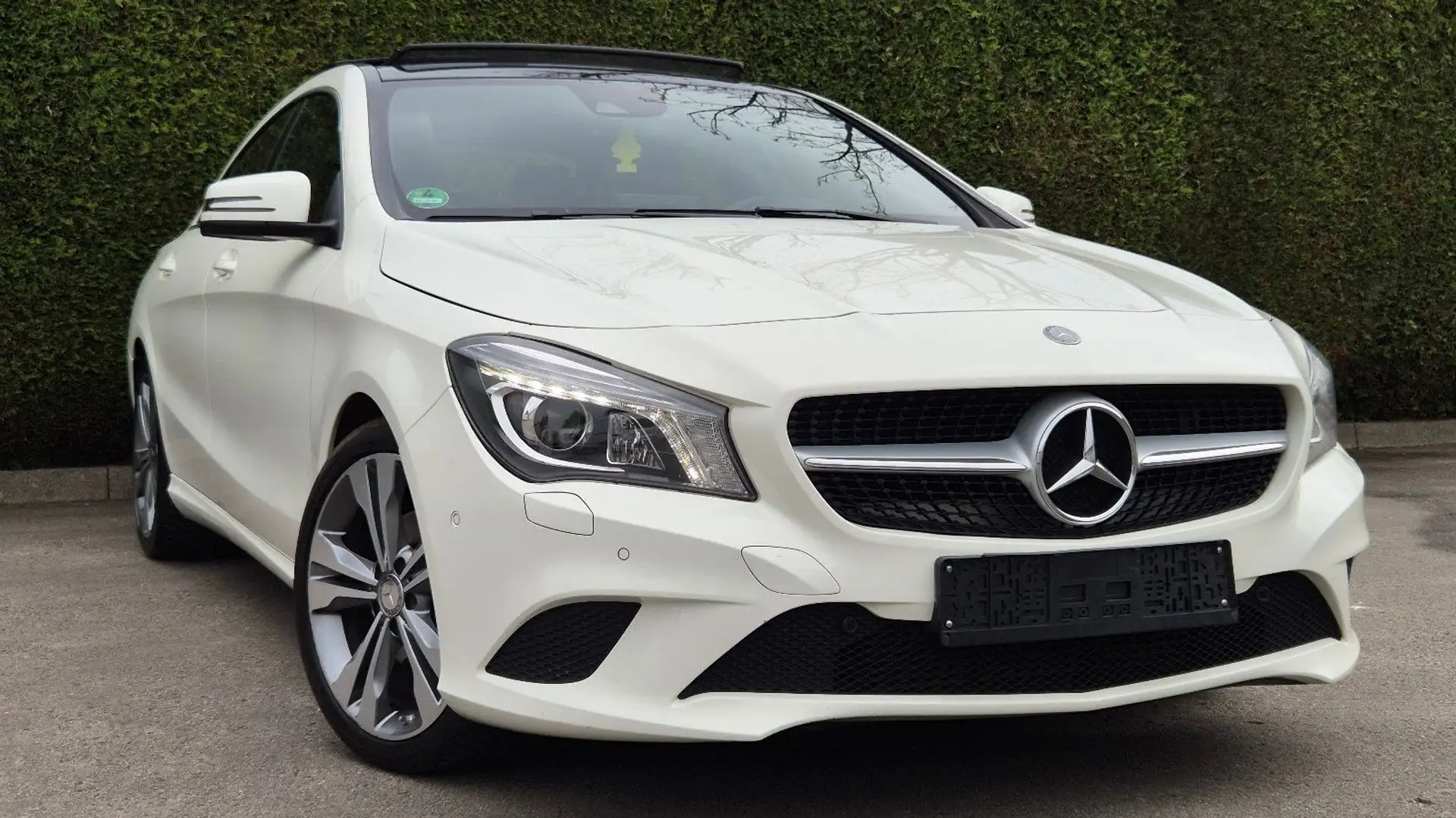 Mercedes-Benz CLA 180 URBAN/NAVI/SHZ/PANO/LED/GARANTIE EUROPA! Bianco - 1