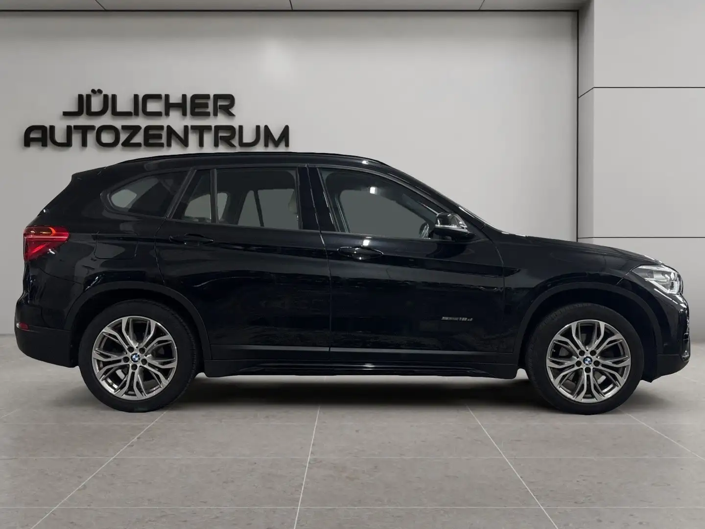 BMW X1 sDrive 18 d Sport Line Aut., 2.Hand, Scheckh Zwart - 2