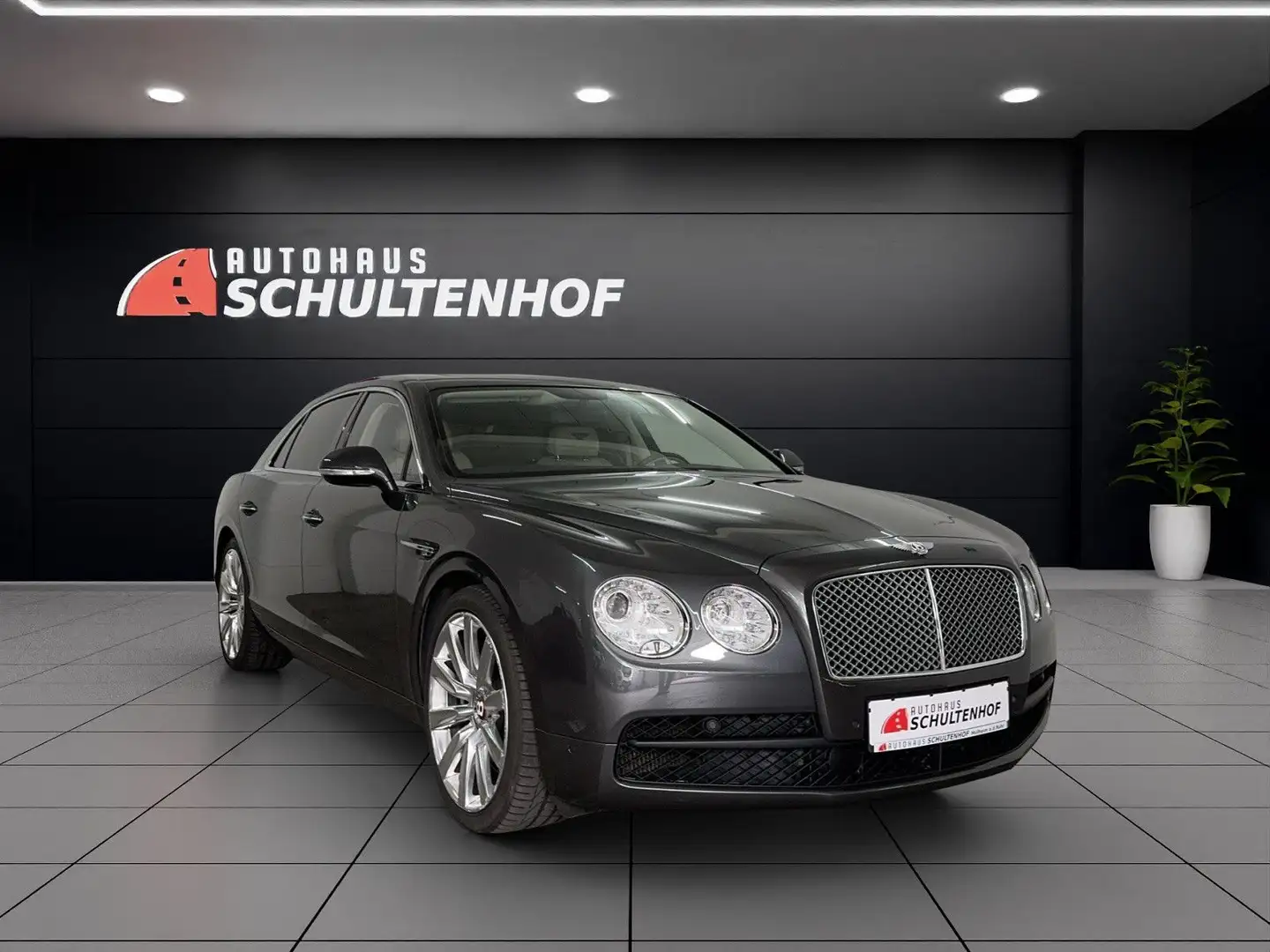 Bentley Flying Spur 4.0 V8 Autom.*MASSAGE*NAIM-SOUND* Šedá - 1