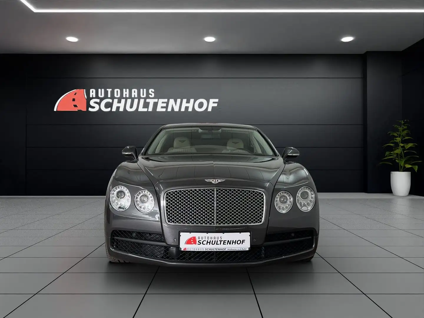 Bentley Flying Spur 4.0 V8 Autom.*MASSAGE*NAIM-SOUND* Šedá - 2