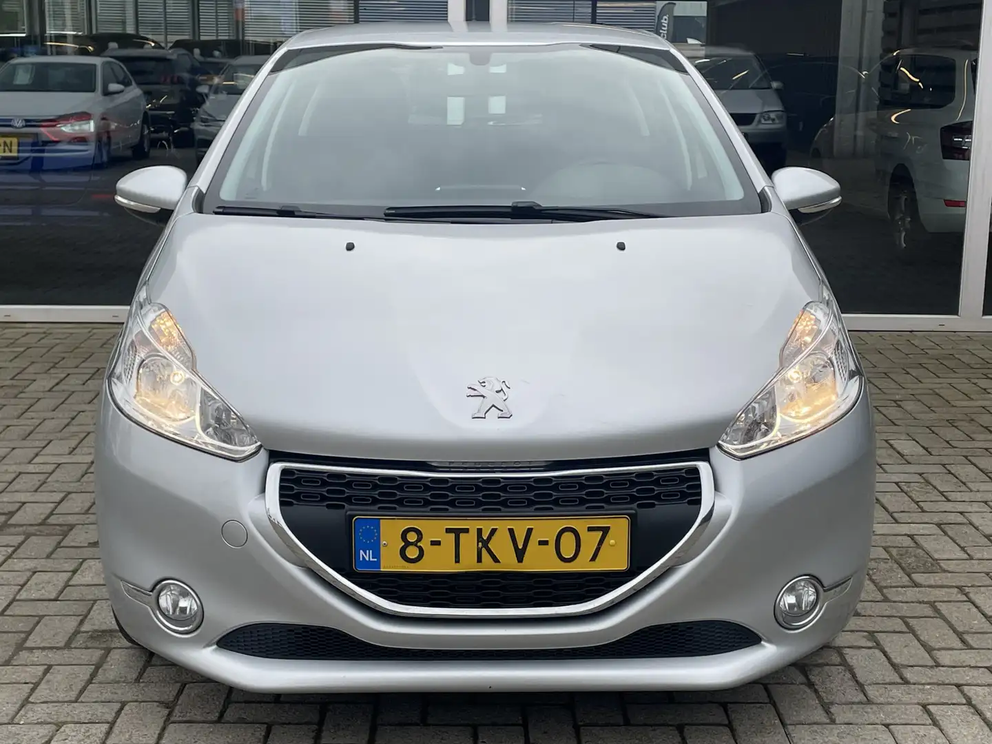 Peugeot 208 1.6 e-HDi Blue Lease Airco / Navi / Trekhaak Gris - 2