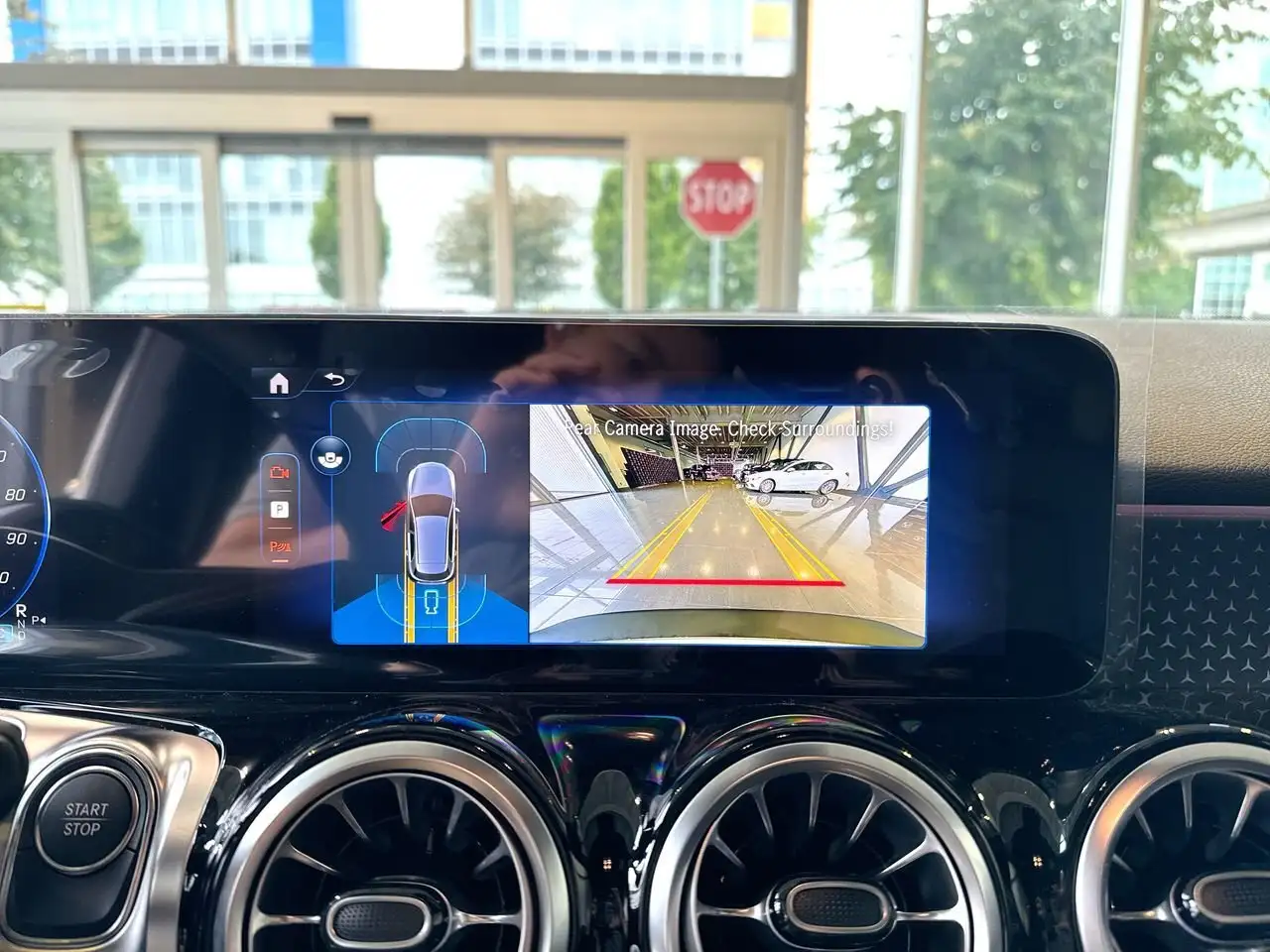 Mercedes-Benz EQB снимка Mercedes-Benz EQB