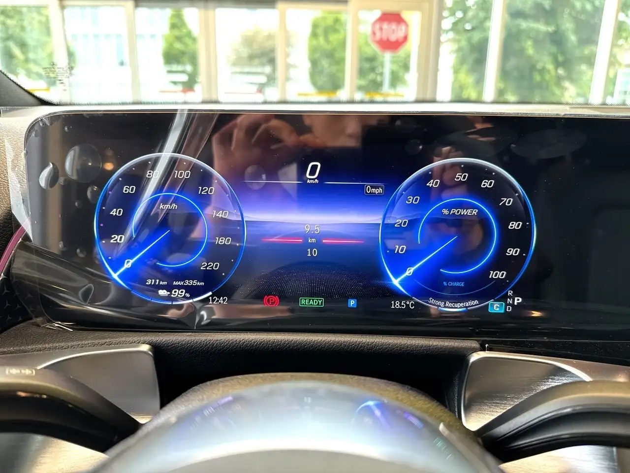 Mercedes-Benz EQB снимка Mercedes-Benz EQB